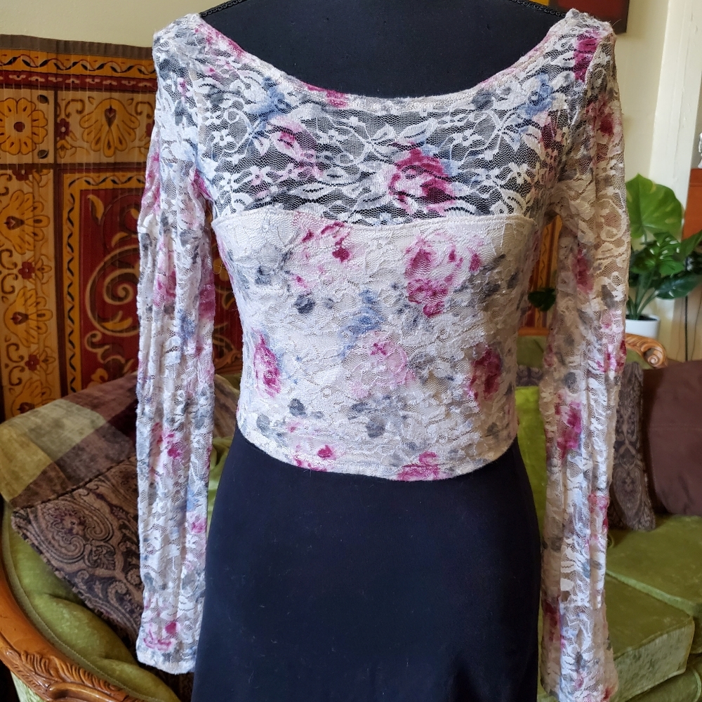 Floral lace off the shoulder crop top!!!